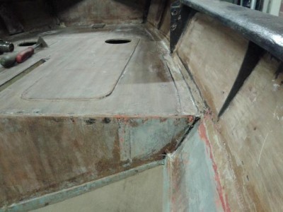 marks on bulkhead from side tanks