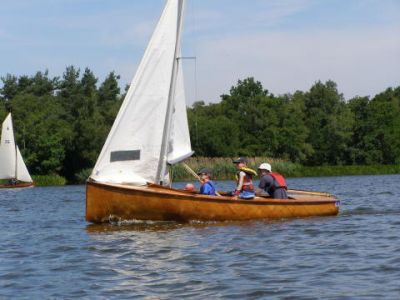 CVRDA Rally at Frensham Pond S.C. 2006
Keywords: frensham-pond events2006